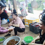 Một cái chợ ở Sơn La vô thấy la liệt con đặc sản lạ mắt, dân tình mua bán tấp nập