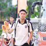 Tiền vệ B.Bình Dương: Cao 1m80, điển trai như hot boy