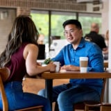 Đến buổi xem mắt, tôi choáng khi người ngồi đối diện là sếp mình, cứ nghĩ đã thất bại toàn tập, ngờ đâu kết cục lại chao đảo thế này!