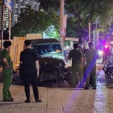 
Vụ ô tô tông loạt xe máy, hai mẹ con tử vong ở Bình Tân: Chủ xe là ai?