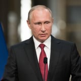 Tổng thống Putin tuyên bố 'nóng' giữa cảnh báo nền kinh tế Nga suy thoái, lạm phát phi mã, doanh nghiệp tháo chạy