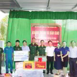 Bộ CHQS Khánh Hòa bàn giao nhà tình nghĩa cho quân nhân có hoàn cảnh khó khăn