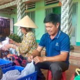 Một nơi ở Tây Ninh, dân nuôi con đặc sản ham lặn ngụp, bắt lên 'bỏ rọ', cứ bán là hết cả đàn