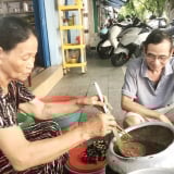 Một món ăn quen miệng, trước quán ăn nào ở Huế cũng có, nay bán dè dặt, vì sao vậy?