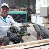 Nông dân sáng chế máy chẻ cọc tre, cả làng ở Bình Định phục sát đất