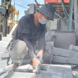 Nắng như 'đổ lửa', thợ làng nghề đá nổi tiếng Ninh Bình vẫn cặm cụi 'thổi hồn' vào đá