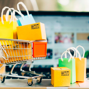 Shopee áp phí hạ tầng 3.000 đồng: Cơ hội nâng tầm hay gánh nặng cho người bán?