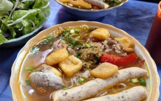 Bát bún riêu giá 400 nghìn ở Hà Nội: Khi giá cả trở thành một trò đùa kém duyên?