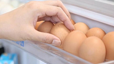 Có nên rửa trứng trước khi bỏ vào tủ lạnh, rửa thế nào để bảo quản được lâu?