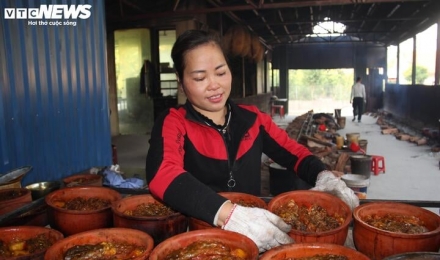 Cá kho làng Vũ Đại giá hàng triệu đồng một niêu vẫn chốt nghìn đơn/ngày