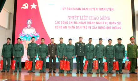 Than Uyên gặp mặt quân nhân hoàn thành nghĩa vụ quân sự