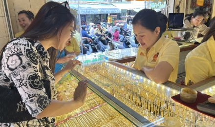 Giá vàng hôm nay tăng sốc áp sát ngày Vía thần Tài, cung có đủ cầu?