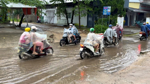 “Hồ nước mini” ở đường trung tâm TP.Quảng Ngãi vẫn trường tồn sau nhiều năm kiến nghị, phản ánh