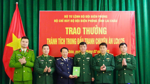 Khen thưởng các lực lượng đấu tranh thành công chuyên án buôn lậu, vận chuyển trái phép qua biên giới