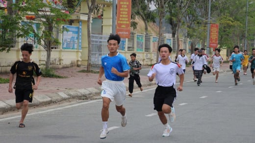 Hơn 400 vận động viên tham gia cuộc vận động “Toàn dân rèn luyện thân thể theo gương Bác Hồ vĩ đại”