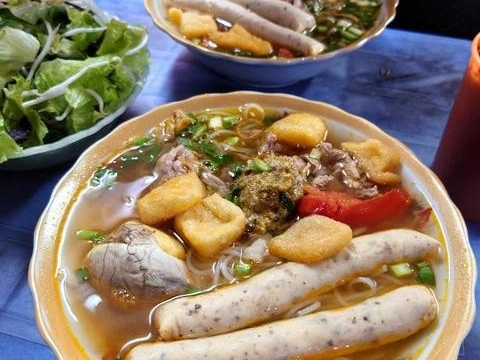 Bát bún riêu giá 400 nghìn ở Hà Nội: Khi giá cả trở thành một trò đùa kém duyên?