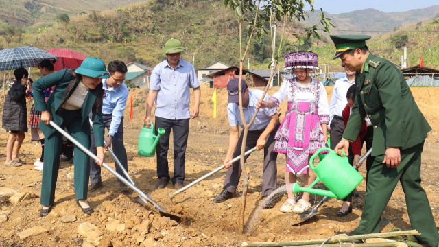 Phong Thổ phát động “Tết trồng cây đời đời nhớ ơn Bác Hồ”