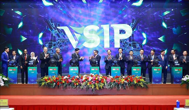 Thủ tướng Phạm Minh Chính và Thủ tướng Singapore Lawrence Wong khởi công VSIP Thái Bình