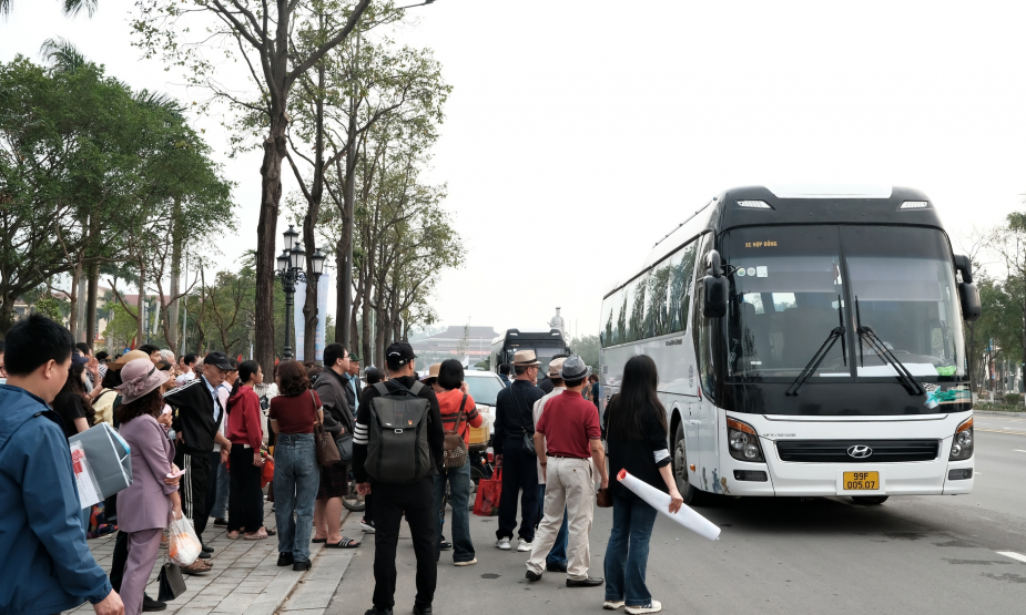  Tour du lịch miễn phí ở Bắc Ninh, xe tăng gấp 3 lần vẫn hết sạch