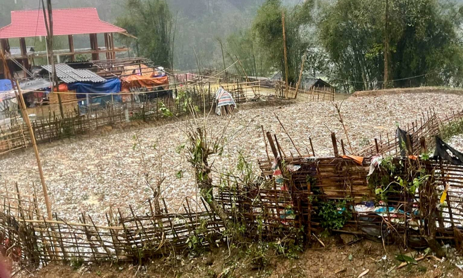 Mưa đá kèm theo dông lốc làm hư hỏng nhiều nhà cửa, hoa màu ở Thuận Châu