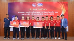 Vinamilk trao thưởng chúc mừng Đội tuyển bóng đá nữ quốc gia vô địch Đông Nam Á 2019