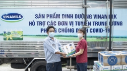 Vinamilk hỗ trợ 48.000 sản phẩm cho tổ công tác lấy mẫu, xét nghiệm của TP. Hồ Chí Minh