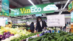 Hóa mỹ phẩm, thực phẩm thiết yếu tại VinMart/VinMart+ khuyến mại 'khủng' lên đến 50%