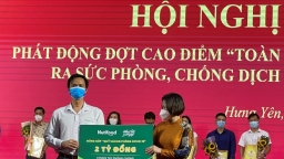 Qũy Phát triển Tài năng Việt tiếp năng lượng cho  lực lượng chống dịch Hà Tĩnh