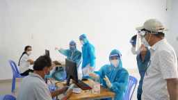 Ngày Chủ nhật thêm hơn 9.500 ca nhiễm mới, 5 tỉnh thành kéo dài giãn cách xã hội