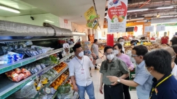 Thủ tướng Phạm Minh Chính biểu dương công tác chuẩn bị hàng hóa đầy đủ, dồi dào VinMart