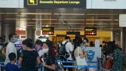 Một địa phương yêu cầu người tiêm đủ 2 mũi về bằng máy bay cách ly ở nhà 14 ngày