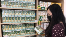 'Nutifood yêu Việt Nam' chia sẻ khó khăn với mẹ Việt đảm bảo đủ sữa cho con mùa dịch