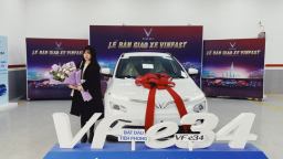 Lướt Shopee khi chờ sạc xe VinFast VF e34: 'Trải nghiệm thú vị'