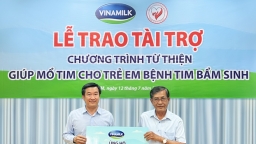 Vinamilk tiếp tục ủng hộ Hội Bảo trợ Bệnh nhân nghèo TP.HCM 500 triệu đồng cho các bệnh nhi nghèo mổ tim năm 2022