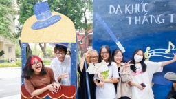 Photobooth Dạ khúc Tháng Tư: Điểm sống ảo mới của sinh viên trường Báo