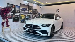 Xe Mercedes lắp ráp giảm giá hàng trăm triệu đồng