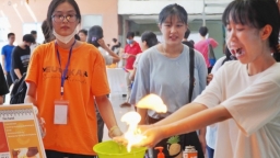 Trường THPT Chuyên Hà Nội – Amsterdam tổ chức Hội chợ khoa học Science Fair 2023