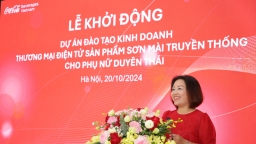 Công ty Coca-Cola Việt Nam đào tạo thương mại điện tử cho Phụ Nữ làng nghề Sơn Mài