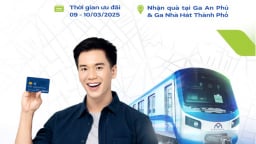 Chủ thẻ NAPAS đi Metro 'xé túi mù' nhận quà tặng bất ngờ