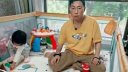 Bỏ việc lương cao ở nhà chăm con nhưng vợ vẫn trách móc, người đàn ông bị... trầm cảm sau sinh