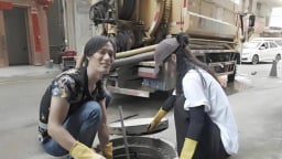 Cô gái bỏ lương trăm triệu ở phố, về quê làm nghề thông cống