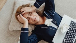 Làm việc online căng thẳng gấp đôi ở văn phòng
