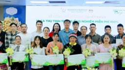 'Chìa khóa vàng' mở cánh cửa tìm con của các cặp vợ chồng hiếm muộn khó khăn