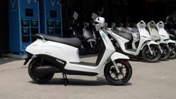 Tài xế dịch vụ “vào việc nhanh” với VinFast Evo: Đổi pin “trong chớp mắt”, càng chạy càng có lời