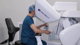 Lần đầu tiên tại Việt Nam: Bác sĩ tại Hà Nội trực tiếp phẫu thuật cho bệnh nhân tại Cần Thơ