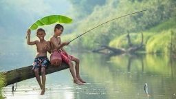 [Nơi tôi sống] Ta còn nhỏ nữa không để một lần đội nắng về câu cá