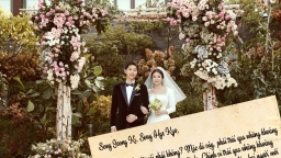 Lộ diện 2 bức thư trong đám cưới  Song Joong Ki và Song Hye Kyo khiến quan khách rơi lệ