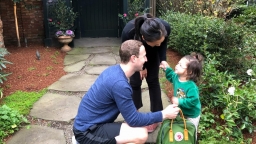 Tỷ phú Mark Zuckerberg xúc động chia sẻ về ngày đầu tiên con đến trường