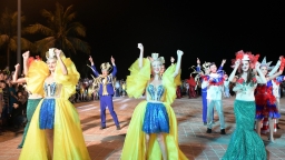 Người người say mê nhảy múa trong Carnaval đường phố DIFF 2018