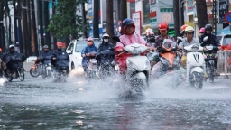 Dự báo thời tiết ngày 13/7/2018: Bắc Bộ và Trung Bộ mưa to; Nam Bộ cảnh báo mưa dông, gió giật